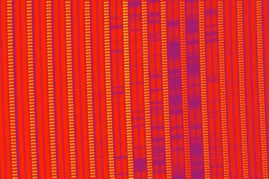 Portion d'une image du détecteur de SPIRou lors des observations d’AD Leo, une naine rouge active située à 16 années-lumière de nous. (Crédit: Équipe SPIRou)