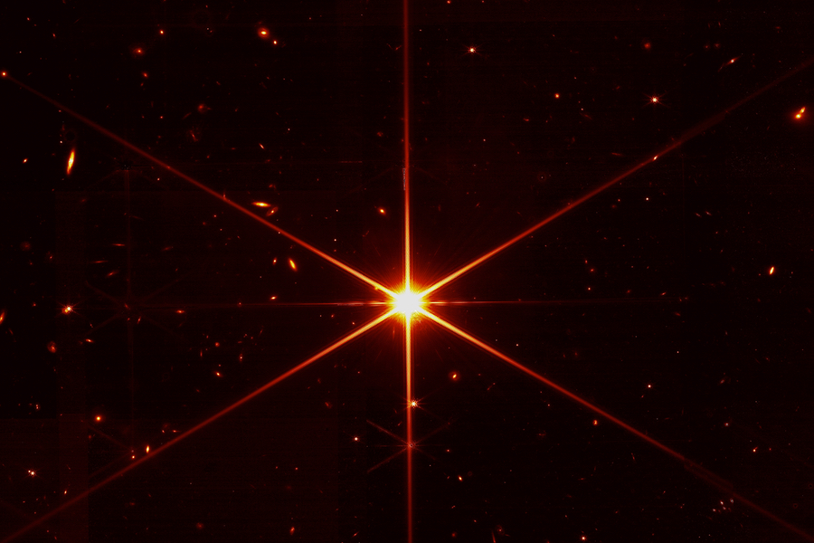 An image of the star 2MASS J17554042+6551277 and many background galaxies taken by Webb's NIRCam instrument showcases that the telescope's optics are working successfully. (Credit: NASA/STScI)